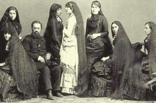 TÜRK kişinin pul qazanmaq üçün seçdiyi AĞLAGƏLMƏZ YOL: qızlarını hər kəsə... - FOTOLAR