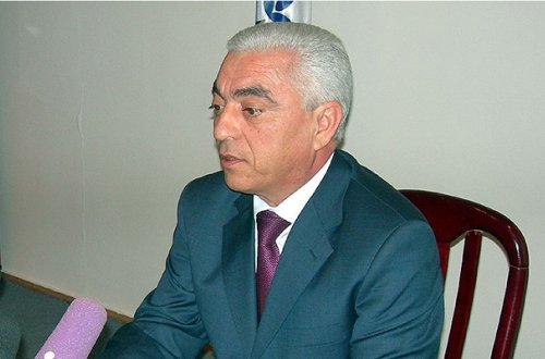 Baba Rzayev Yardımlını zülmətə qərq edib - Bir aydır...