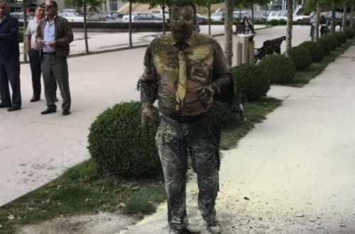 SON DƏQİQƏ! Daha bir borclu kişi bankın önündə özünü yandırdı - ANBAAN VİDEO 18+