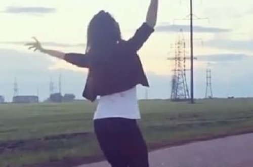 Hər kəs yolun ortasında 