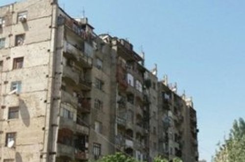 Azərbaycanda 12 metr sürüşən bina yenə silkələndi - 