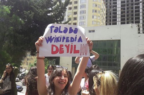 Azərbaycanda tanınmış rektora qarşı etiraza qalxan tələbələrin aksiyasından ANBAAN VİDEO