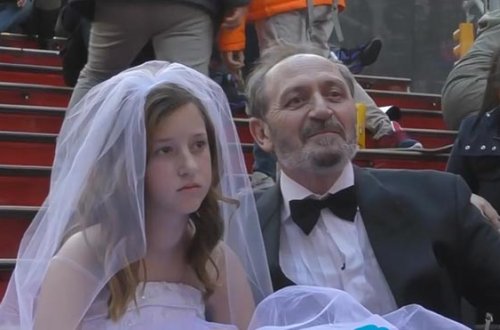 11 yaşlı qız ona təcavüz edən kişi ilə evlənib