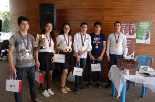 “Nar” İslam həmrəyliyi ilinə həsr olunmuş intellektual oyun üzrə 2017-ci ilin regional məktəb çempionatına dəstək oldu