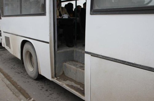 Sərnişin qapısı açıq avtobusdan yıxılıb ölüb? - Rəsmi AÇIQLAMA