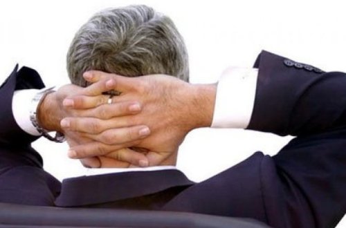 Azərbaycanda oğul məmur atasından şikayət etdi: 