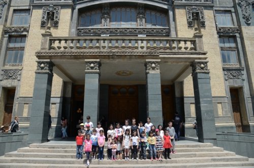 Nəsimi rayon  məktəbliləri  Azərbaycan Dövlət Akademik Opera və Balet Teatrında