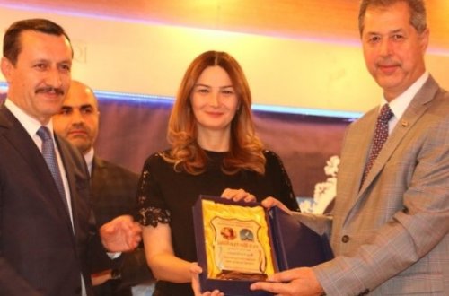 Qənirə Paşayeva ”İraq türkmanlarına və Türk Dünyasına xidmət” ödülü ilə mükafatlandırılıb