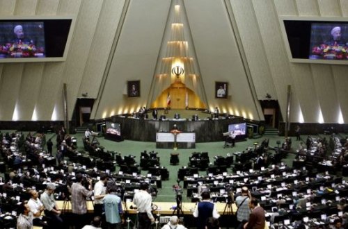 SON DƏQİQƏ! Bir qrup silahlı parlamenti ələ keçirdi, silah səsləri gəlir - YENİLƏNİB