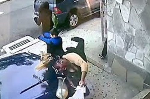 Maşın qadın və uşağı belə əzdi - Dəhşətli qəzanın görüntüləri - Video