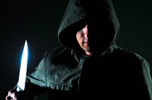 QARDAŞ BACISINI QƏBIRISTANLIQDA BIÇAQLAYIB