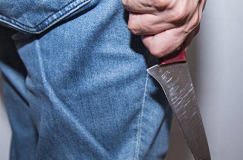 28 YAŞLI OĞLAN ÖZÜNÜ BIÇAQLADI - BAKIDA