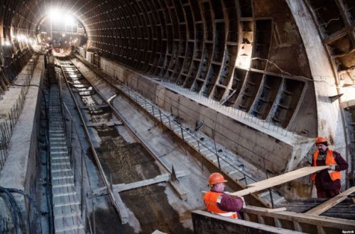 BAKIDA METROSTANSIYA TIKINTISI ZAMANI BƏDBƏXT HADISƏ BAŞ VERIB