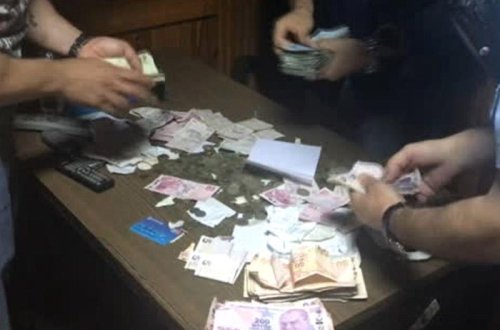 DILƏNÇININ ÜSTÜNDƏN 30 MIN ÇIXDI - 450 MINI DƏ BANKLARDADIR - VİDEO