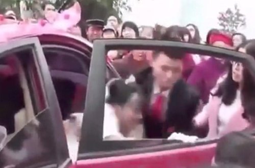 BƏY TOYDA GƏLINI BIABIR ETDI - VİDEO