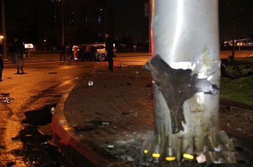 BAKIDA AVTOMOBIL SƏKI ILƏ GEDƏN QIZA ÇIRPILIB