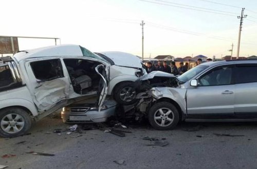 XAÇMAZDA IKI MAŞIN TOQQUŞDU — 5 YARALI