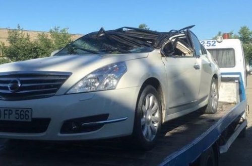 AĞAC AVTOMOBILIN ÜZƏRINƏ AŞIB, XƏSARƏT ALAN VAR – FOTO