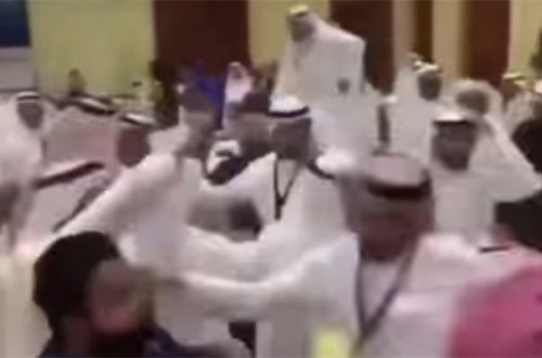 QƏTƏR VƏ SIƏUDIYYƏLI SIYASƏTÇILƏR ARASINDA ƏLBƏYAXA DAVA - VIDEO