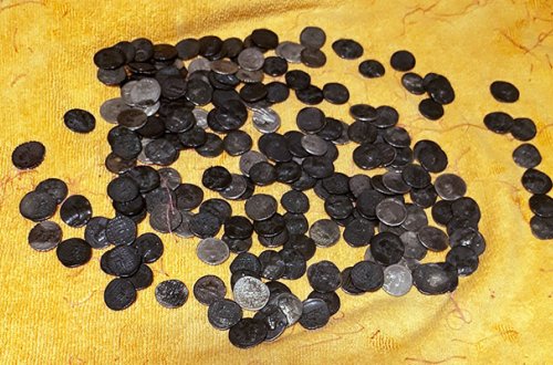 GÖMRÜKDƏ QƏDIM DÖVRƏ AID SIKKƏLƏR AŞKAR EDILDI