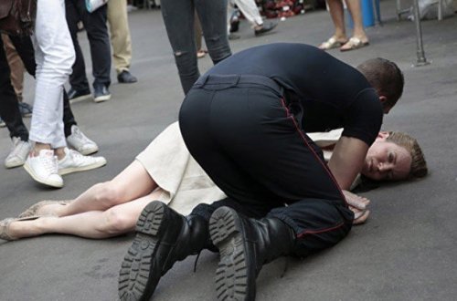 Paytaxtda nazirə hücum edən şəxs saxlanıldı