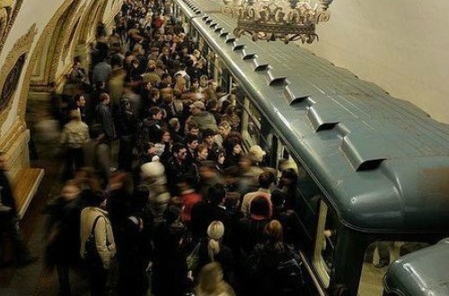 Bakı metrosunda həyəcanlı anlar yaşandı-QATAR XƏTTDƏN ÇIXARILDI