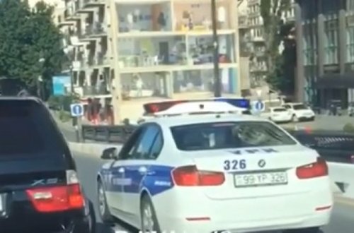 Yol polisi “BMW X5”-i körpüdə saxlayıb yolu kəsdi – YP 326 - VİDEO