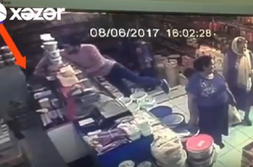 SATICININ BAŞI QARIŞDI, 2 MIN MANAT OĞURLANDI - VIDEO