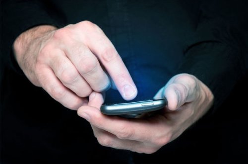 SƏRXOŞ KIŞI BAKI POLISINI AYAĞA QALDIRDI: SONRA ZƏNG VURUB ÜZR ISTƏDI