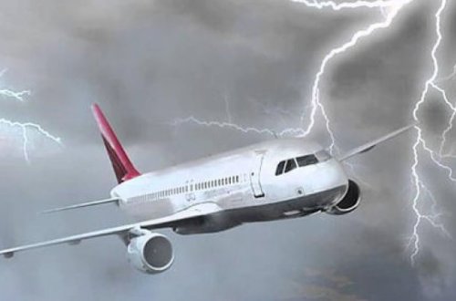 İSTANBUL-TBILISI REYSI ILƏ UÇAN TƏYYARƏNI ILDIRIM VURDU