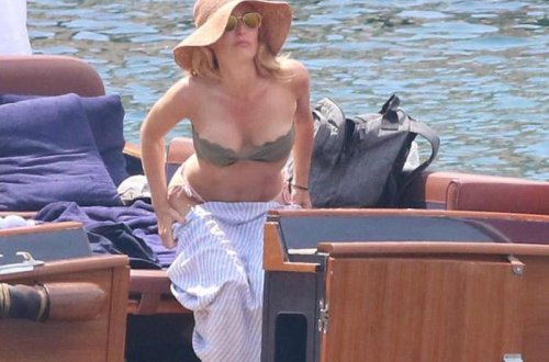 48 YAŞLI AKTRISA BIKINISINI DƏYIŞƏRKƏN KAMERALARA DÜŞDÜ - FOTO