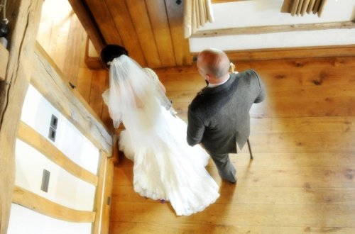 BƏY TOY GECƏSI OTAQDAN QAÇDI, GƏLINI MƏHKƏMƏYƏ VERDI - KURYOZ OLAY