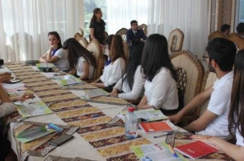 Xırdalanda yeniyetmə və gənclər üçün maarifləndirici təlim keçirilib