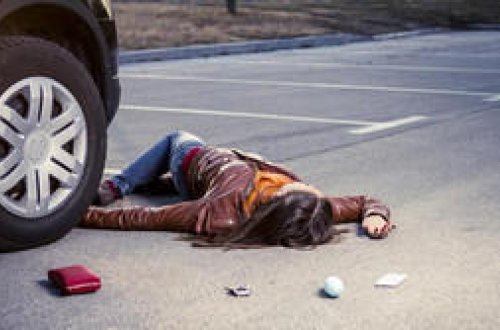 BAKIDA AVTOMOBIL 31 YAŞLI QADINI VURUB