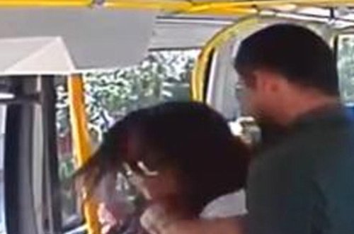 AVTOBUSDA ŞORTIK GEYINƏN QIZIN ŞILLƏLƏNMƏ ANI - 