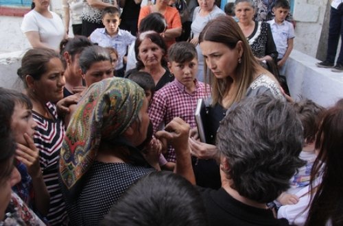 Millət vəkili Qənirə Paşayeva Düz Qırıqlıda sakinlərlə görüşüb