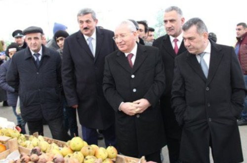 “100 MANAT VERMƏSƏN, BURAXMAYACAM…” – Kənd təsərrüfatı yarmarkalarının görünməyən üzü (FOTO, VİDEO)