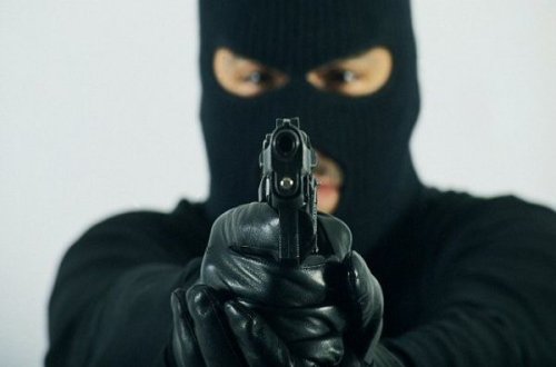 BAKIDA TELEVIZIYA OFISINƏ SILAHLI BASQIN