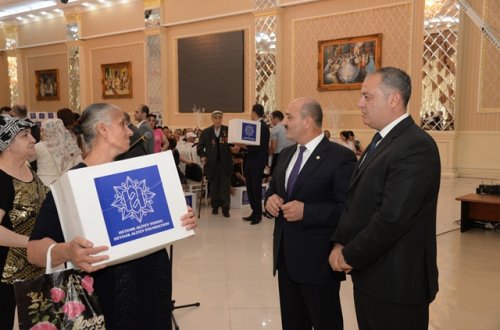 Nəsimi rayonunda “İslam Həmrəyliyi ili” çərçivəsində “Milli mənəvi dəyərlərimiz” mövzusunda rayonun aztəminatlı ailələrinin üzvləri ilə görüş keçirilib