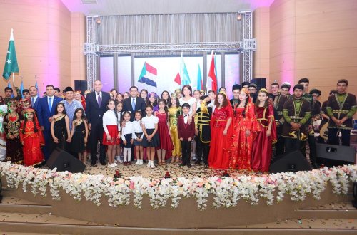 Binəqədi rayon orta ümum təhsil məktəblərinin şagirdlərinin təqdimatında “AzərbaycanSəninlədir-Sənsizdeyil” VIIyaradıcılıqfestivalıkeçirilibdir.