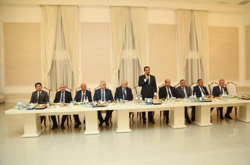 Gəncədə “İmamzadə” ziyarətgahında iftar süfrəsi açılıb