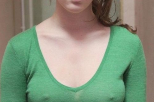 Alt paltarı geyinmədiyi üçün İŞDƏN QOVULDU - FOTO