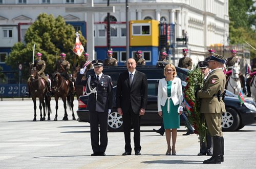 Prezident “Naməlum əsgər” abidəsini ziyarət edib - Fotolar