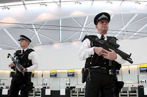 LONDON HAVA LIMANINDA HƏYƏCANLI ANLAR — TERRORÇU QADIN SAXLANILDI