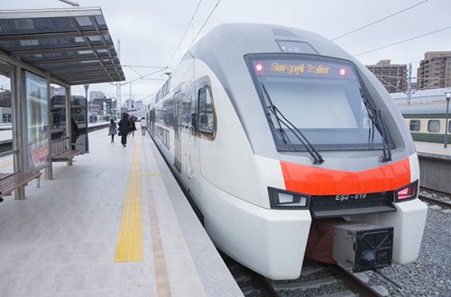 BAKI-SUMQAYIT QATARI QIZI VURDU - QULAQCIQLA MAHNI DINLƏYIRDI...