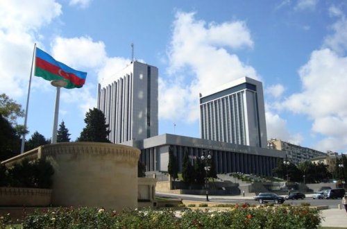 Deputatların etik davranış qaydaları haqqında qanun qəbul olunub