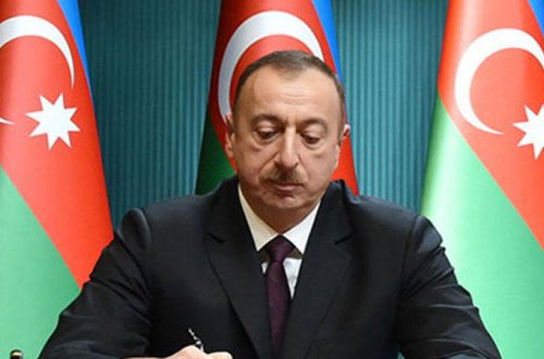 Prezident icra başçısını vəzifəsindən azad etdi