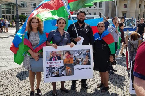 AMGT 2 yaşlı Zəhranın qatillərindən bəhs edən bəyanatı ingilis və alman dilndə Almaniyanın paytaxtı Berlində insanlara təqdim etdi