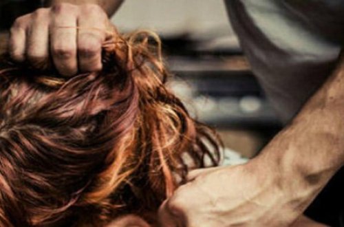 Bakıda üç qız küçədə döyüldü