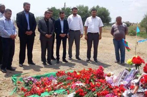 Dindarlarımız Zəhranın qəbrini ziyarət etdilər – Foto